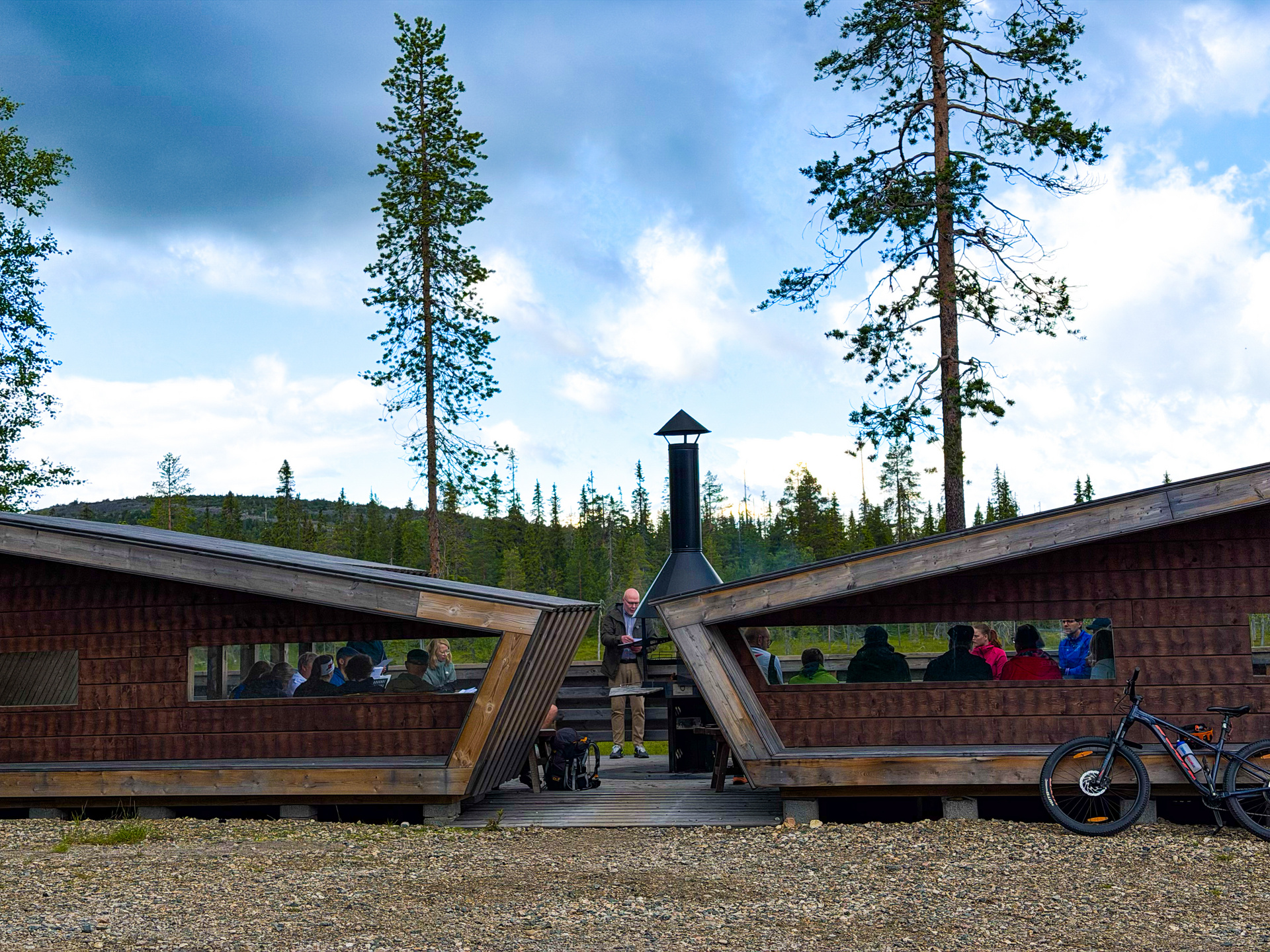 Metsäkirkko kutsui hiljentymään